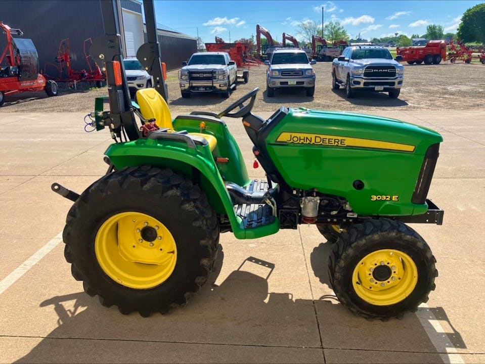 John Deere 3032E – 2015