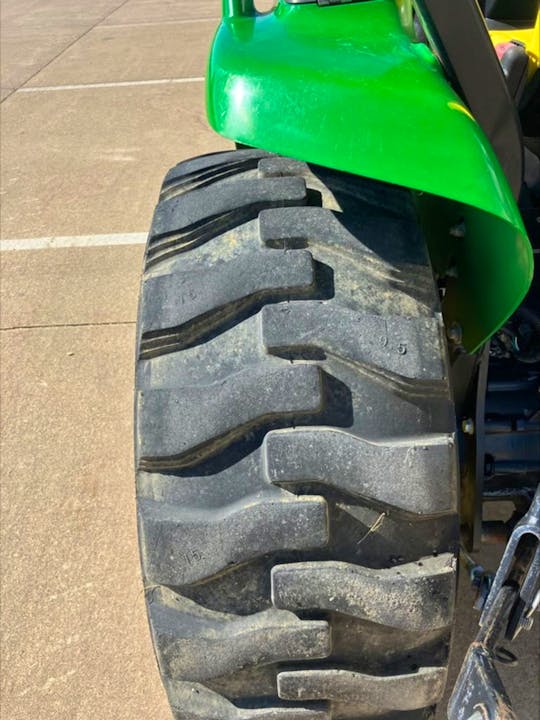 John Deere 3032E – 2015