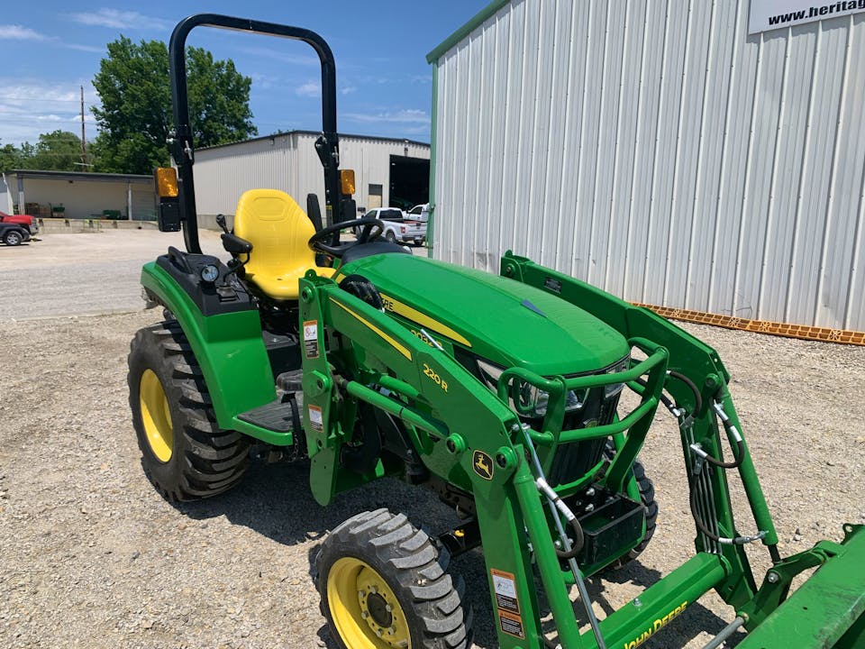John Deere 2032R – 2022