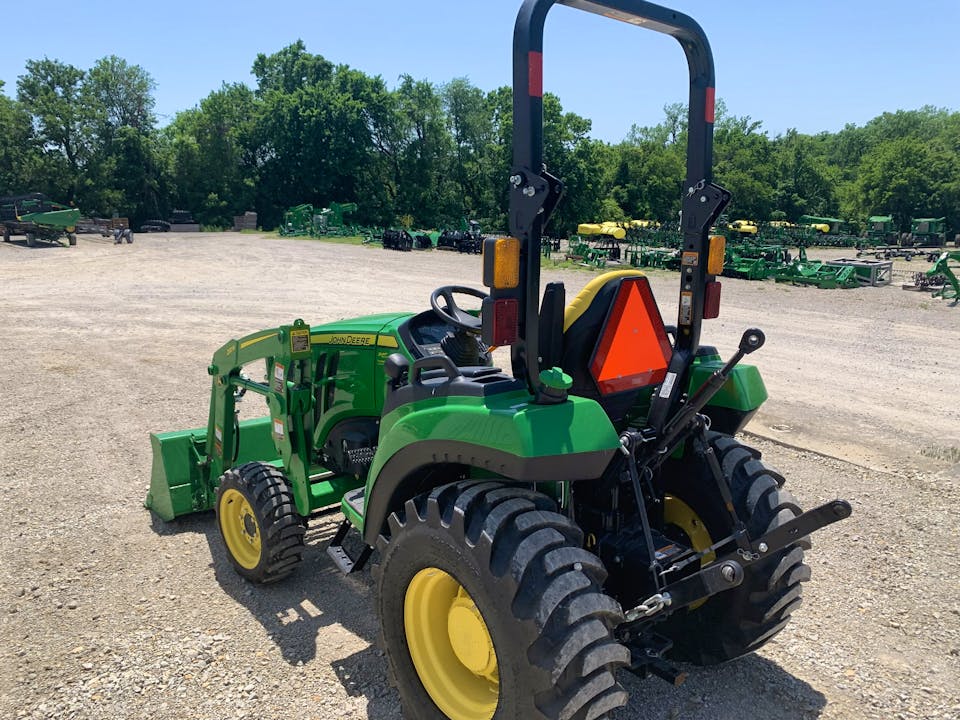 John Deere 2032R – 2022