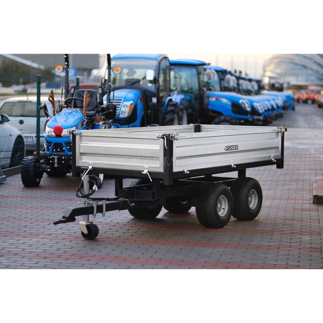 Rimorchio agricolo a due assi da 2,5 t con ribaltabile