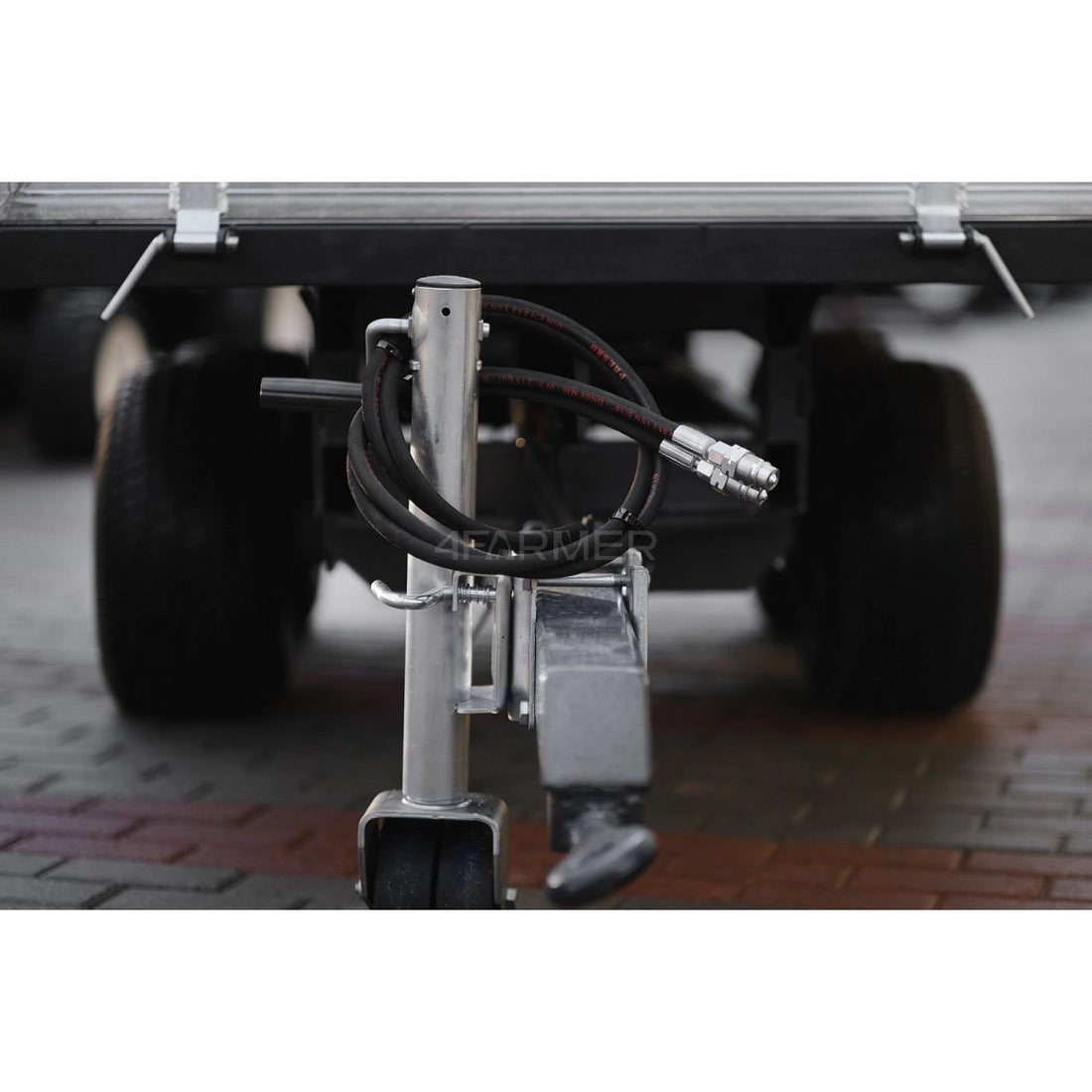 Rimorchio agricolo a due assi da 2,5 t con ribaltabile