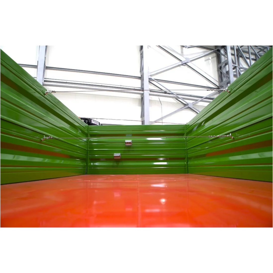 Rimorchio agricolo a due assi da 12 T con cassone ribaltabile