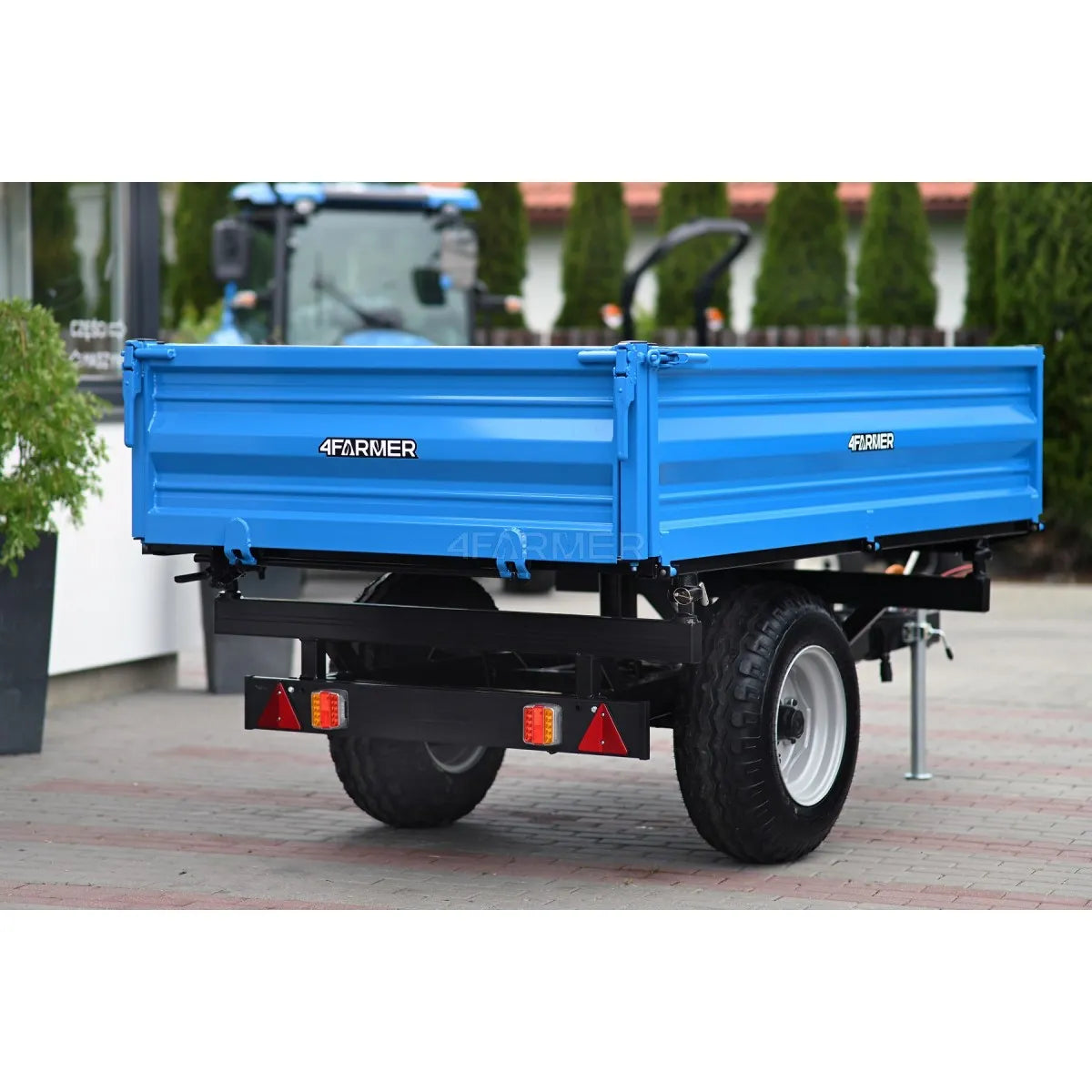 Rimorchio agricolo monoasse 2,5T con ribaltamento e freno a inerzia